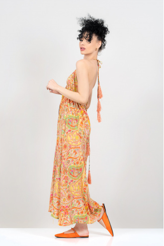 Дълга рокля от коприна в бежово с гол гръб и оранжев етно принт