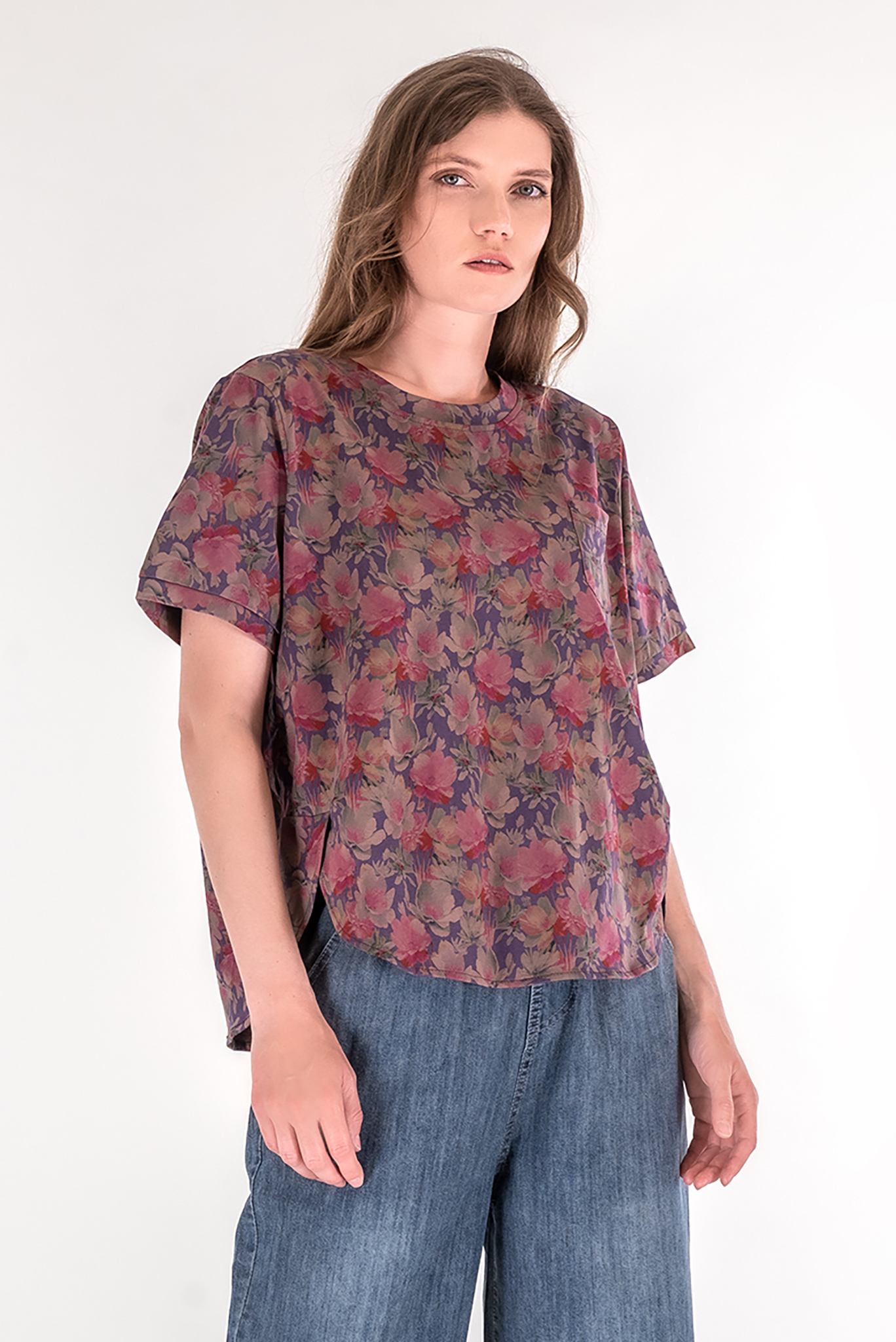 Дамска широка блуза в лилаво с принт цветя