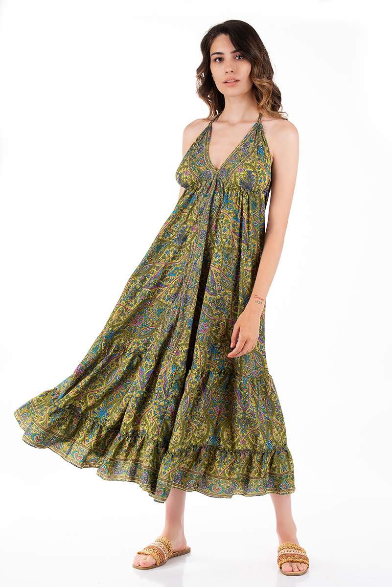 Дълга рокля от коприна в зелено с гол гръб и етно принт