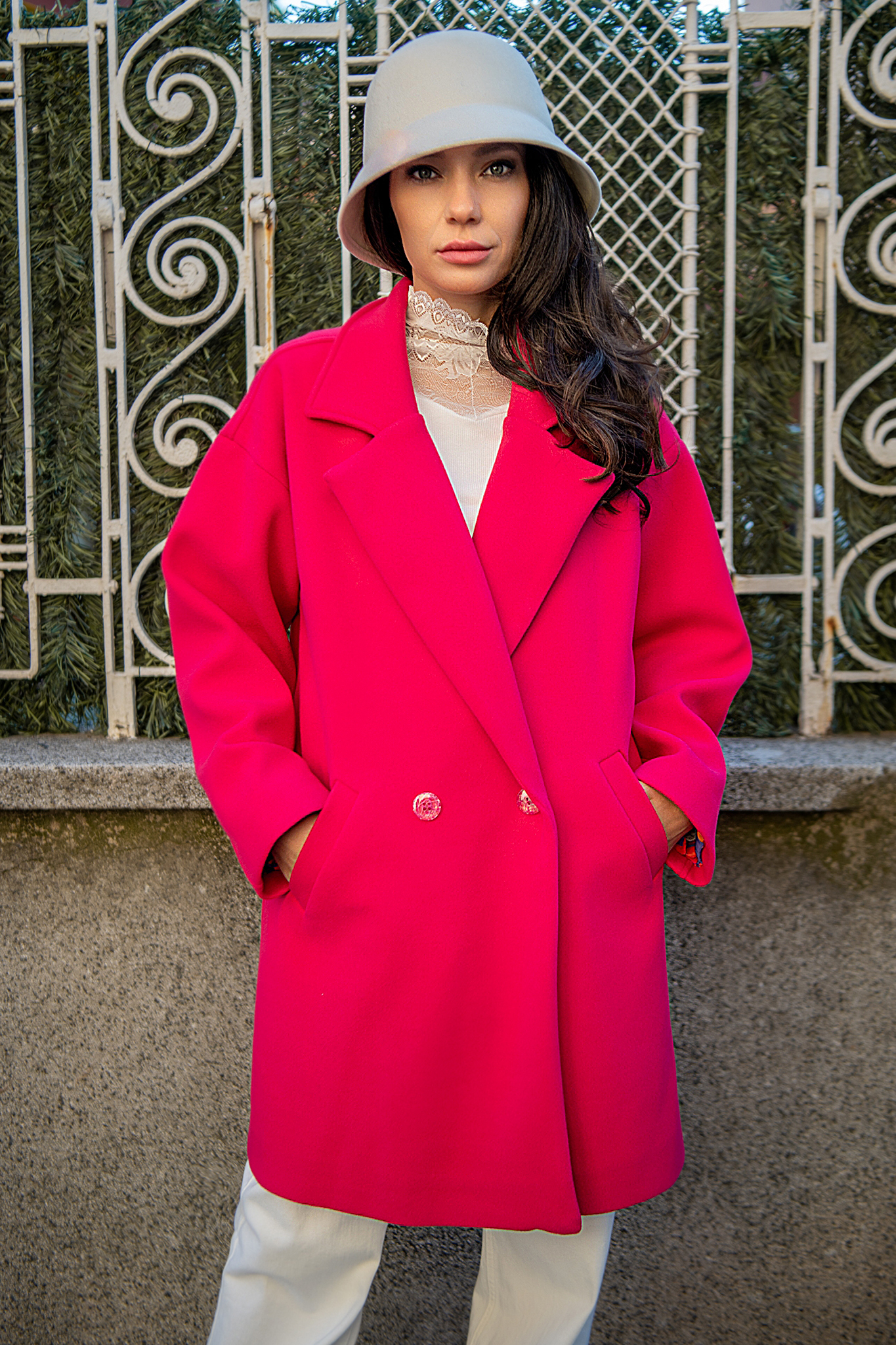 Дамско оувърсайз палто в цикламено розово с цветна подплата