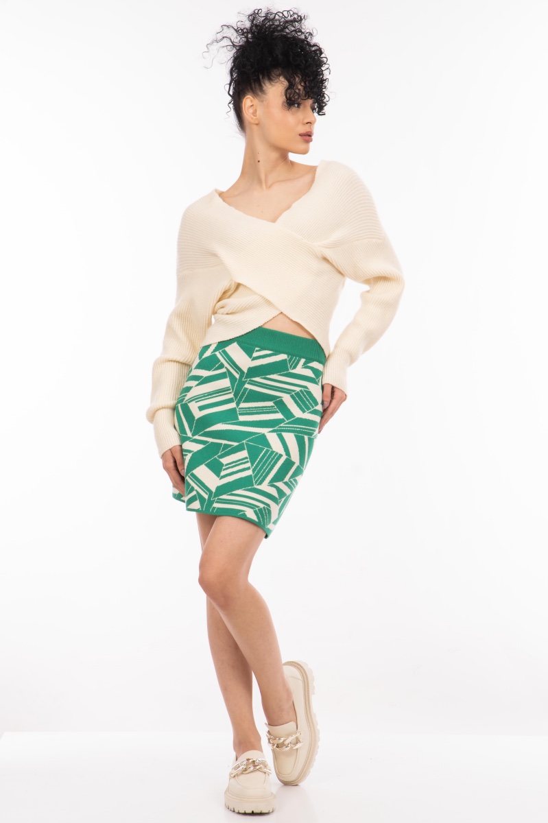 Къса плетена пола в зелено с бял геометричен принт