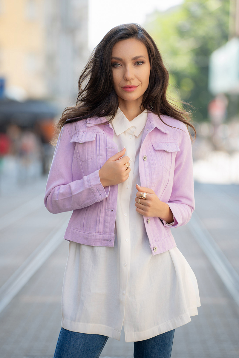 Дамско дънково яке в лилав цвят