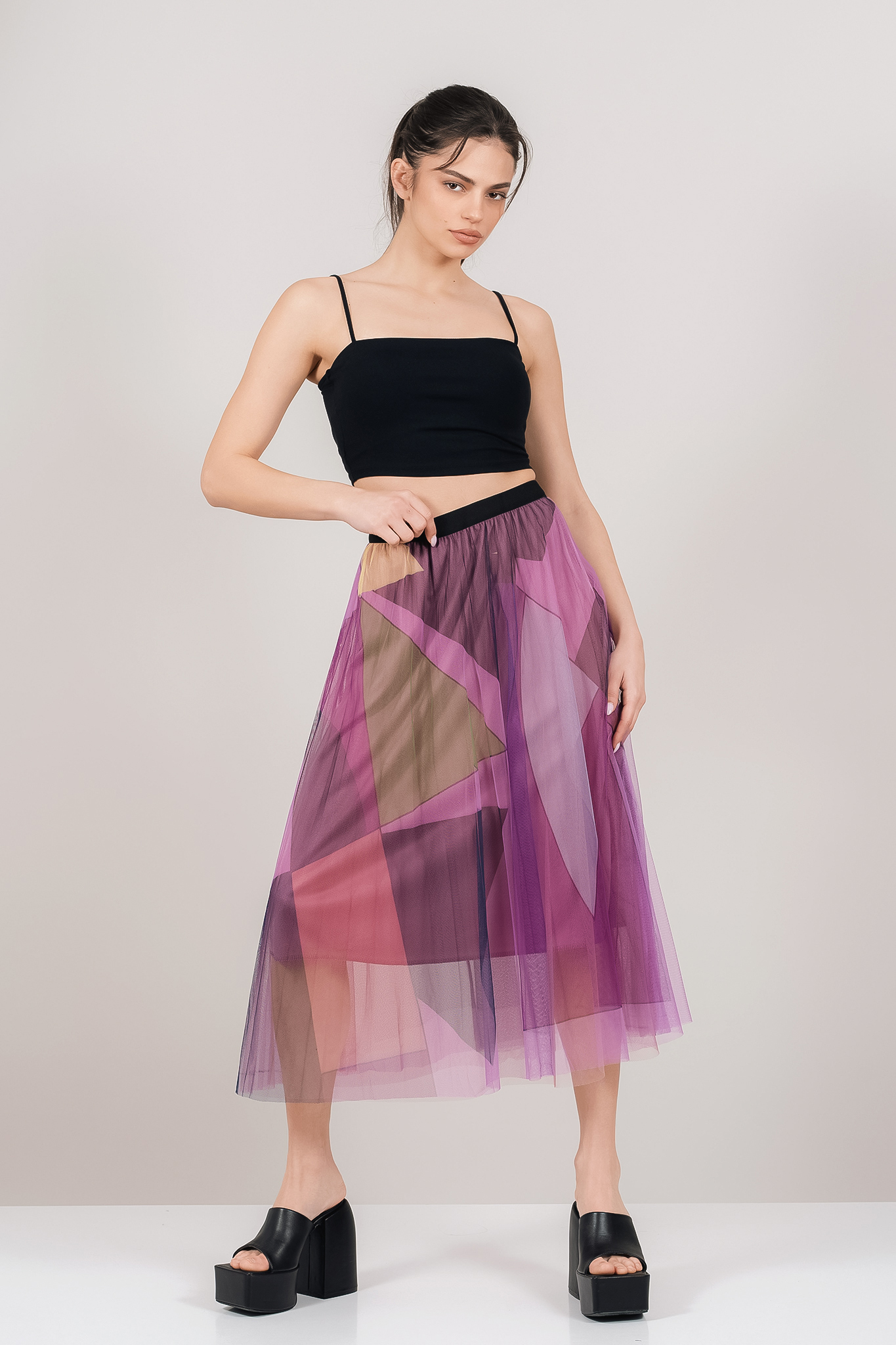 Многоцветна пола от тюл с геометричен принт в лилаво